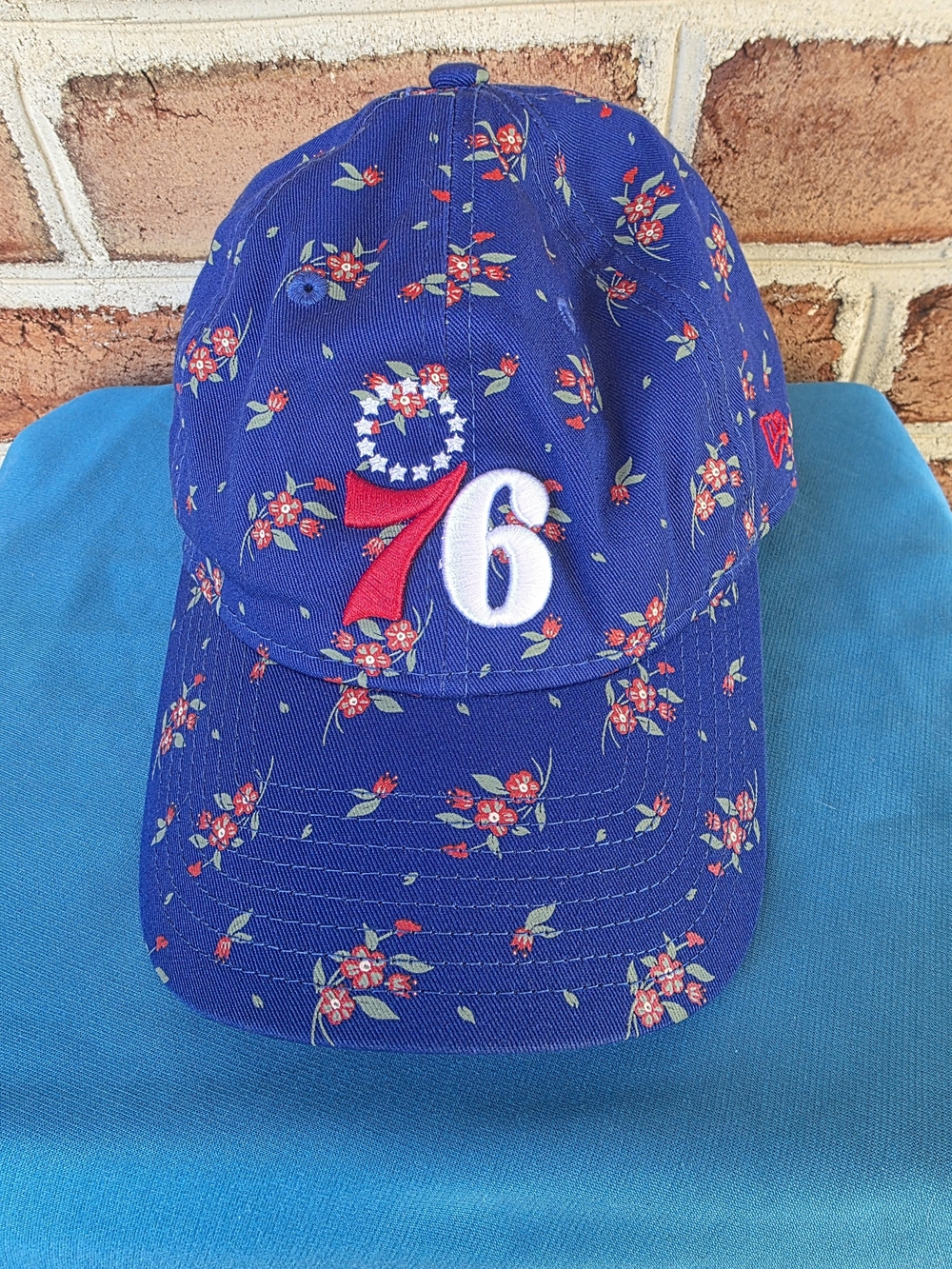 NEW ERA WOMENS 76ERS STRAPBACK HAT